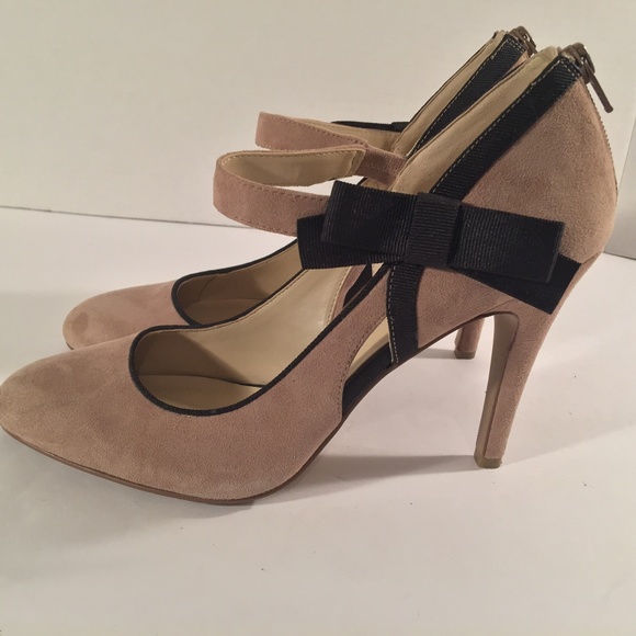 Nine West Shoes - Nine West tan suede black bow heels zipper heel